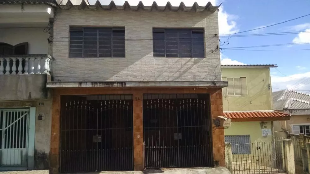 Sobrado à venda com 5 quartos, 220m² - Foto 1