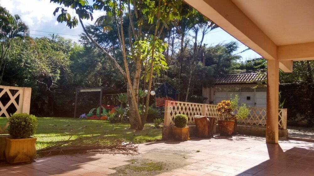 Chácara à venda com 5 quartos, 250m² - Foto 1
