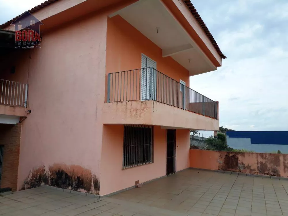 Casa à venda com 4 quartos, 400m² - Foto 1