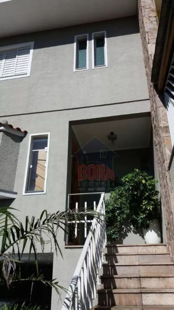 Sobrado à venda com 3 quartos, 300m² - Foto 1