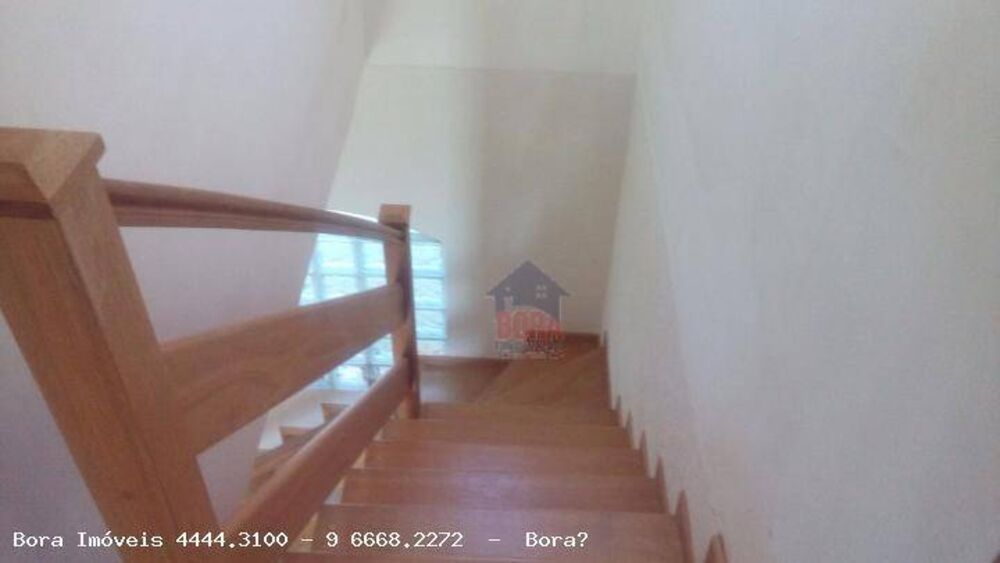 Casa à venda com 2 quartos, 180m² - Foto 2