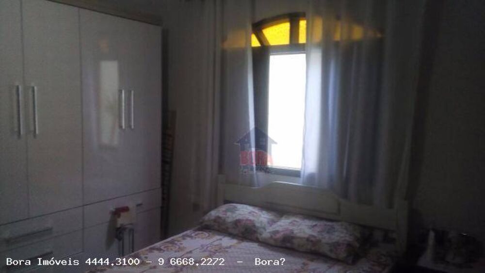 Casa à venda com 2 quartos, 180m² - Foto 4