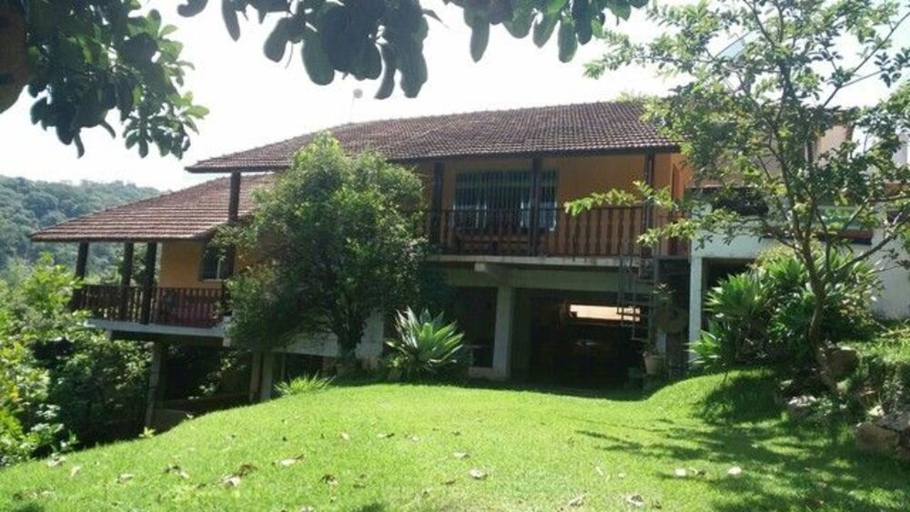 Casa à venda com 2 quartos, 219m² - Foto 1