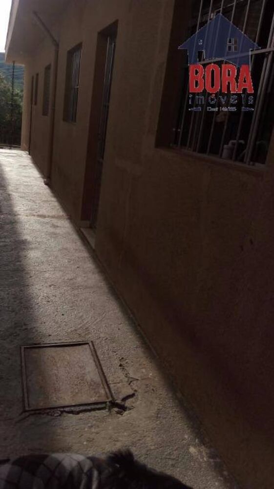 Casa à venda com 2 quartos, 80m² - Foto 1