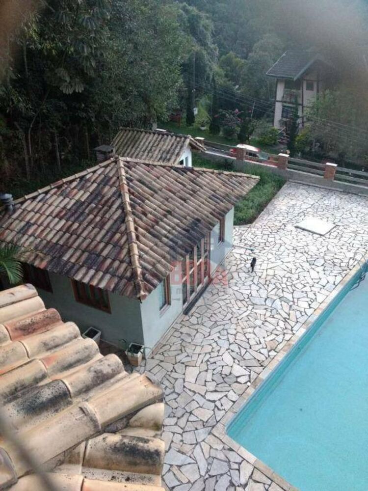 Casa à venda com 3 quartos, 219m² - Foto 1