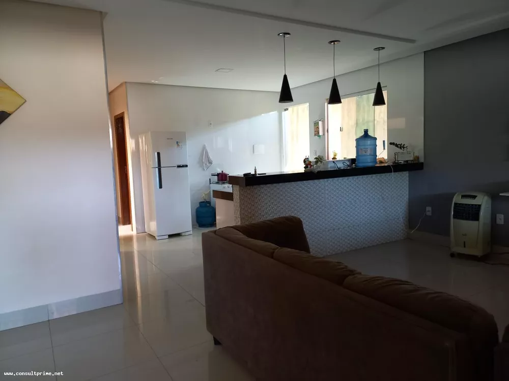 Casa à venda com 3 quartos, 210m² - Foto 2