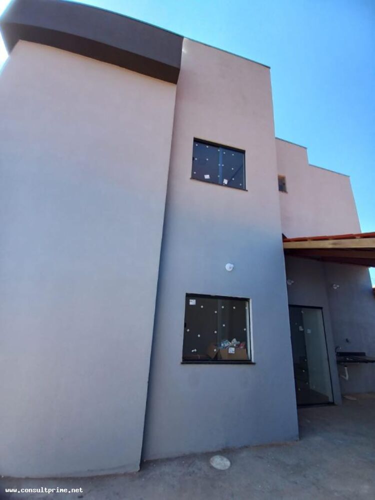 Casa à venda com 2 quartos, 70m² - Foto 4