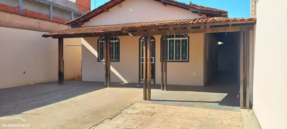 Casa à venda com 4 quartos, 240m² - Foto 2