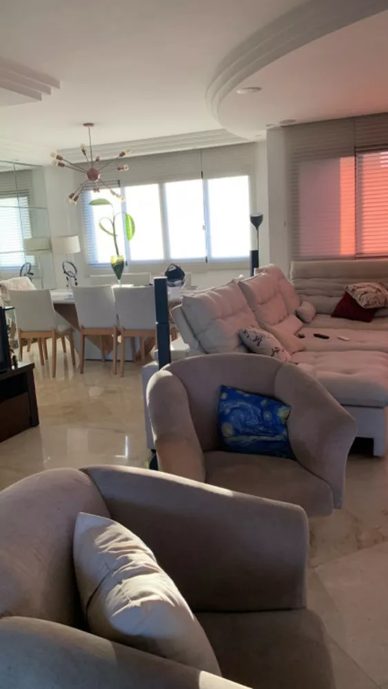 Apartamento à venda com 4 quartos, 240m² - Foto 1