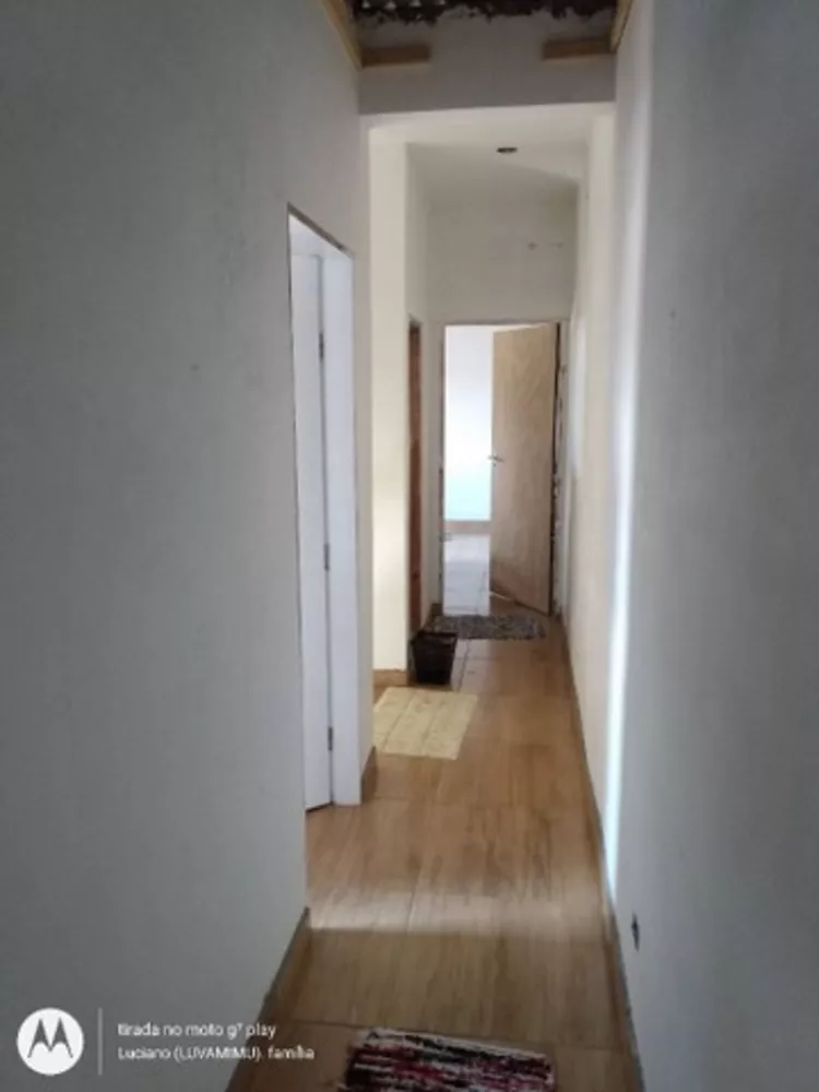 Casa à venda com 3 quartos, 132m² - Foto 1