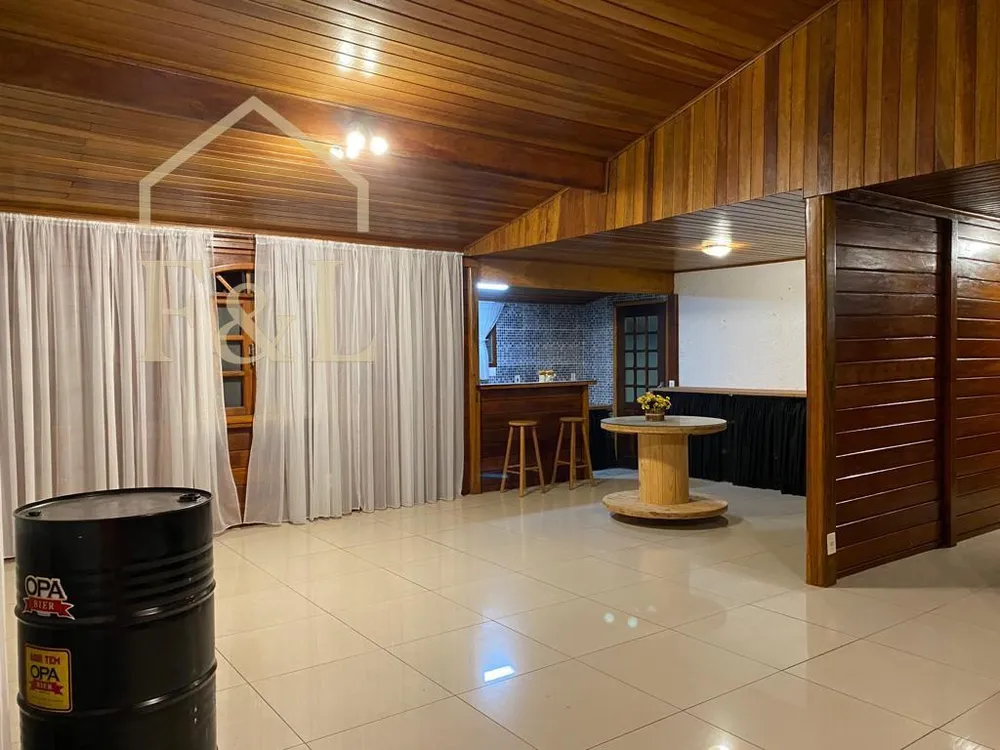 Casa, 4 quartos, 215 m² - Foto 1