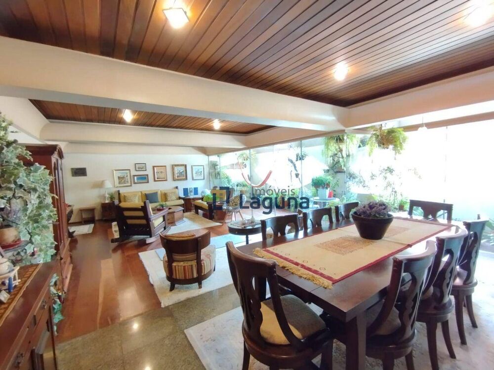 Apartamento à venda com 4 quartos, 240m² - Foto 1