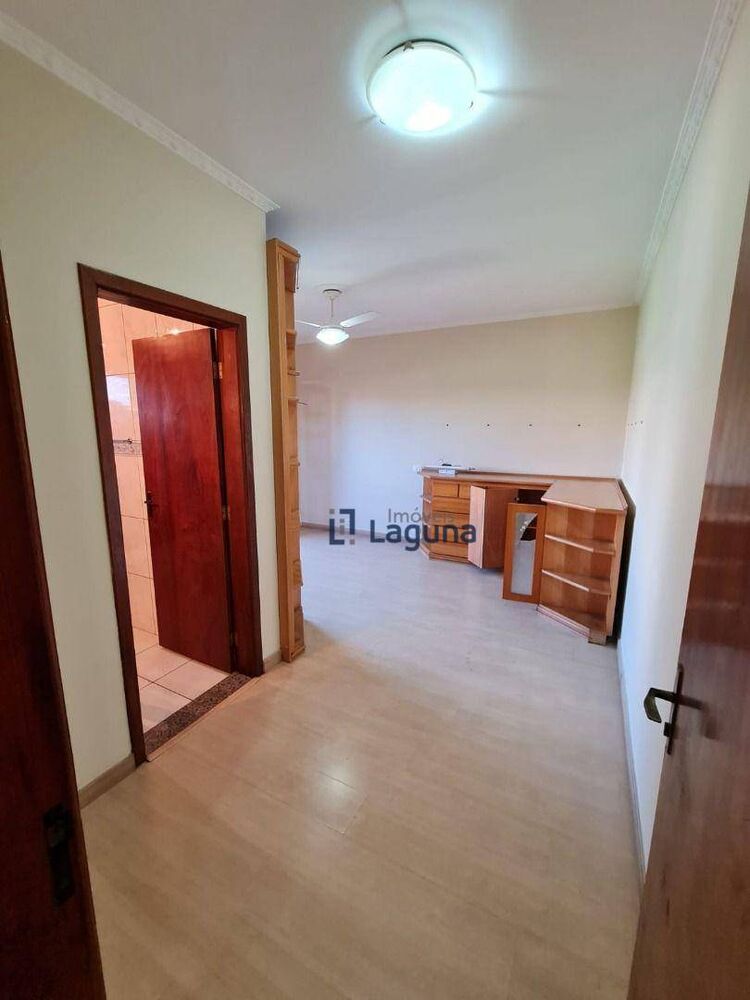 Sobrado, 5 quartos, 420 m² - Foto 1