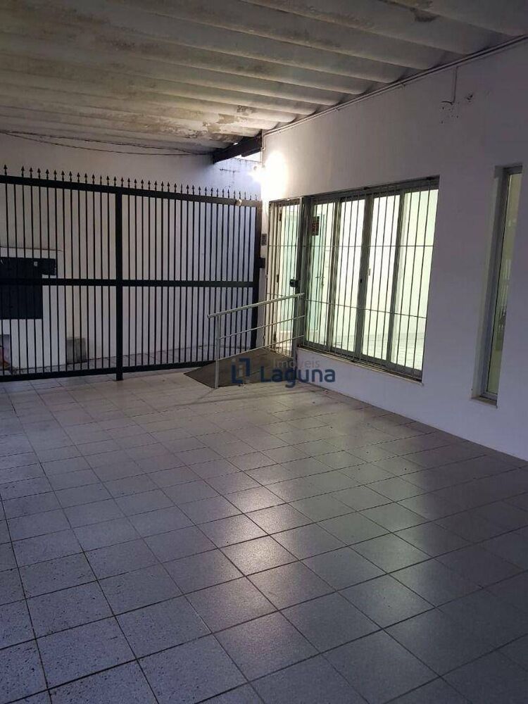Casa para alugar com 2 quartos, 360m² - Foto 2