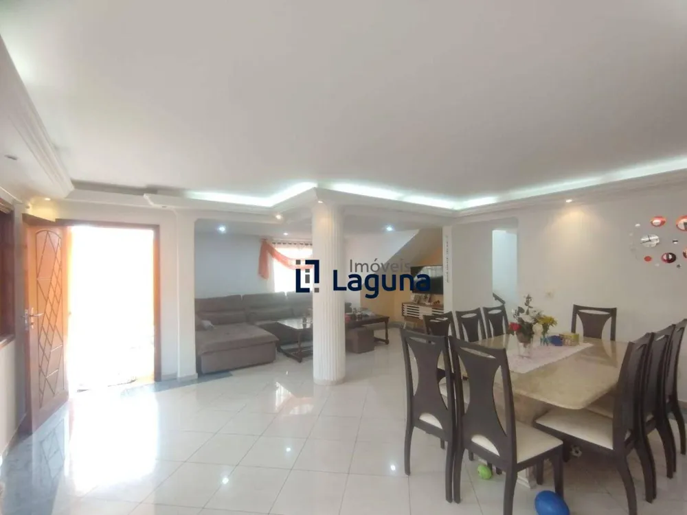 Sobrado, 5 quartos, 338 m² - Foto 1