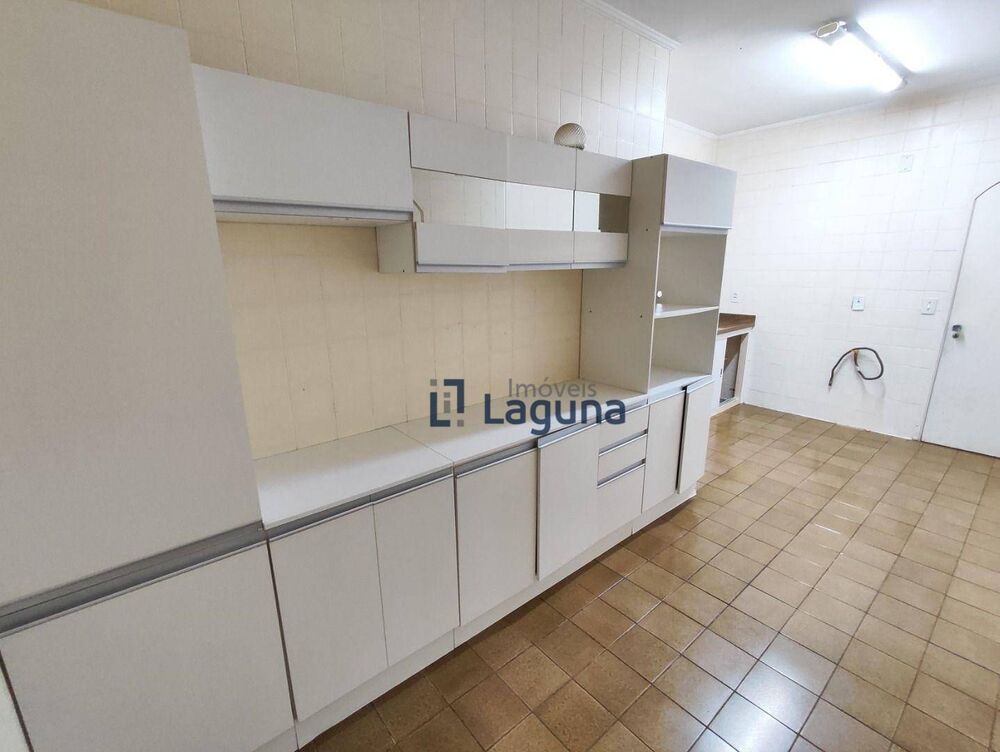 Apartamento para alugar com 3 quartos, 110m² - Foto 8