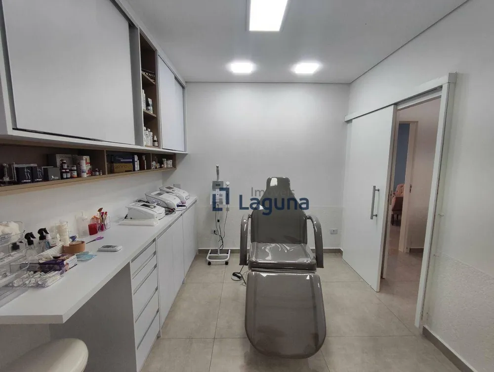 Casa, 4 quartos, 225 m² - Foto 1