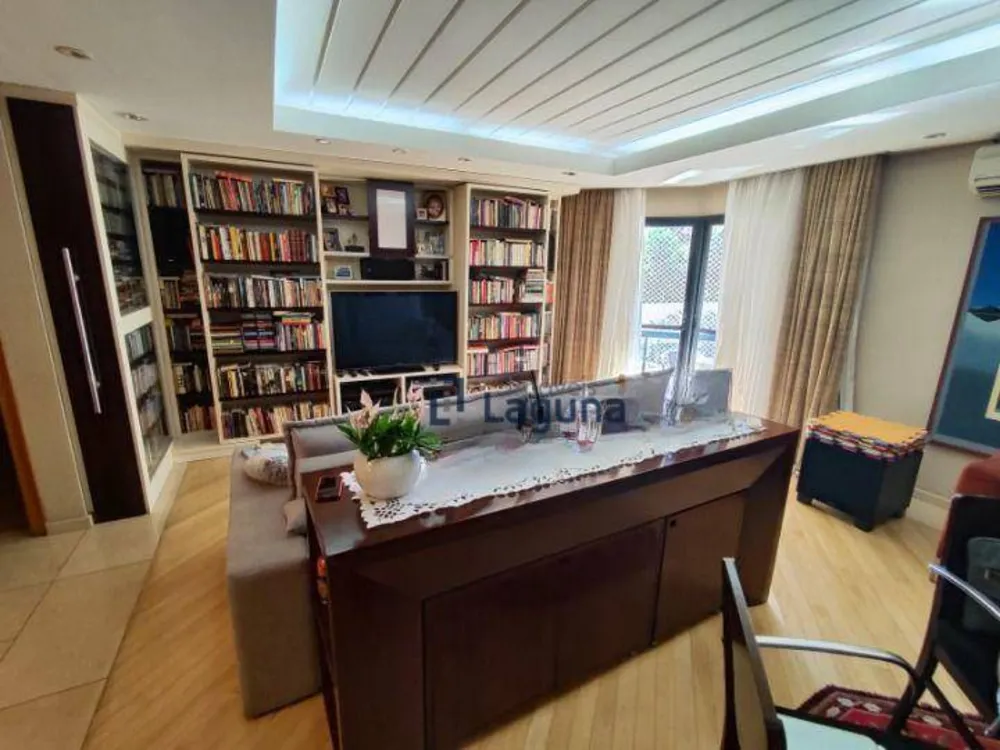 Apartamento, 3 quartos, 212 m² - Foto 1