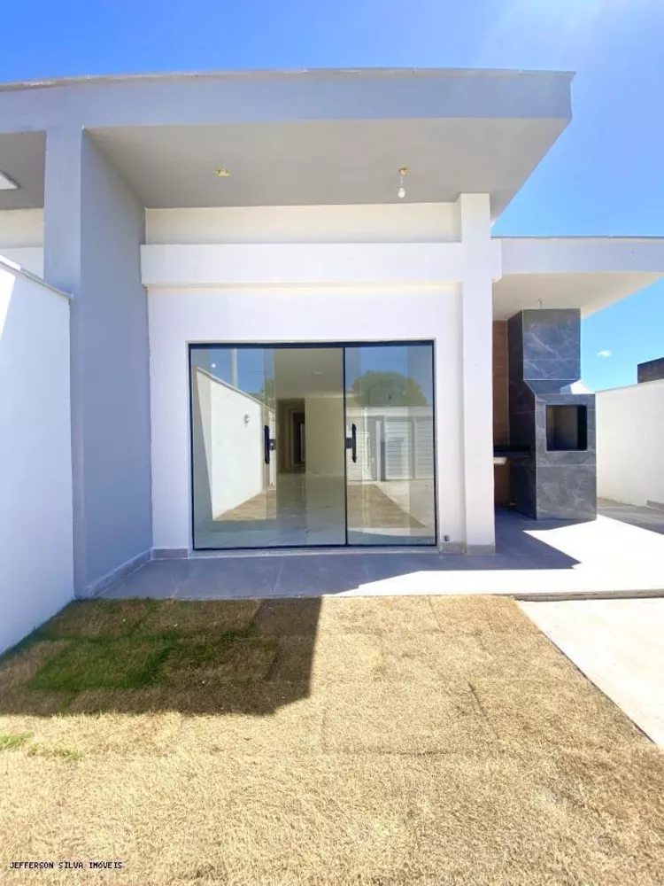 Casa à venda com 3 quartos, 100m² - Foto 1