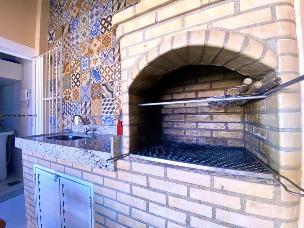 Casa à venda com 2 quartos, 60m² - Foto 2