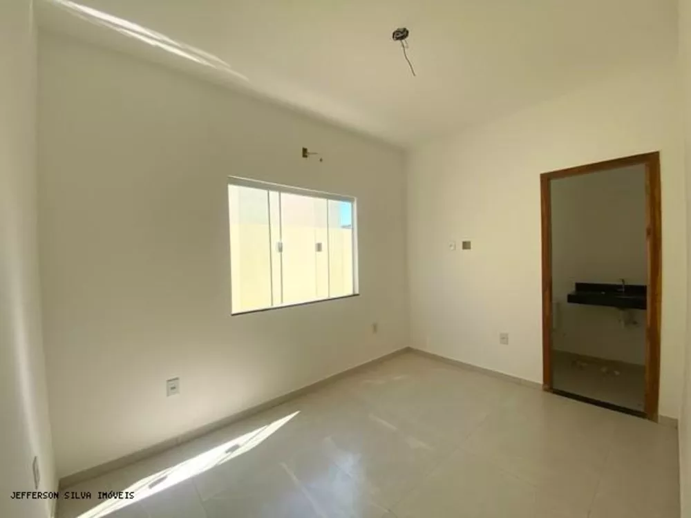 Casa à venda com 2 quartos, 70m² - Foto 2