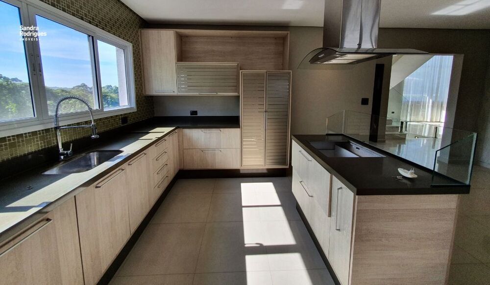 Casa de Condomínio à venda com 3 quartos, 235m² - Foto 1