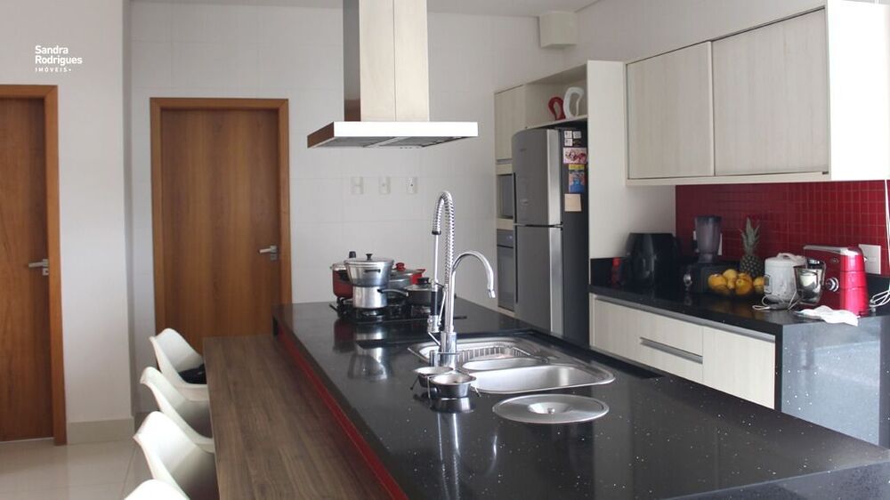 Casa de Condomínio à venda com 4 quartos, 360m² - Foto 1