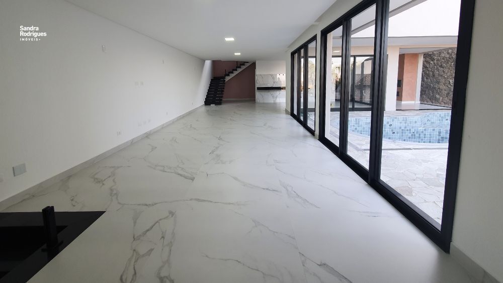 Casa de Condomínio à venda e aluguel com 3 quartos, 350m² - Foto 1