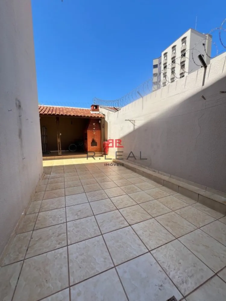 Casa, 3 quartos, 242 m² - Foto 1