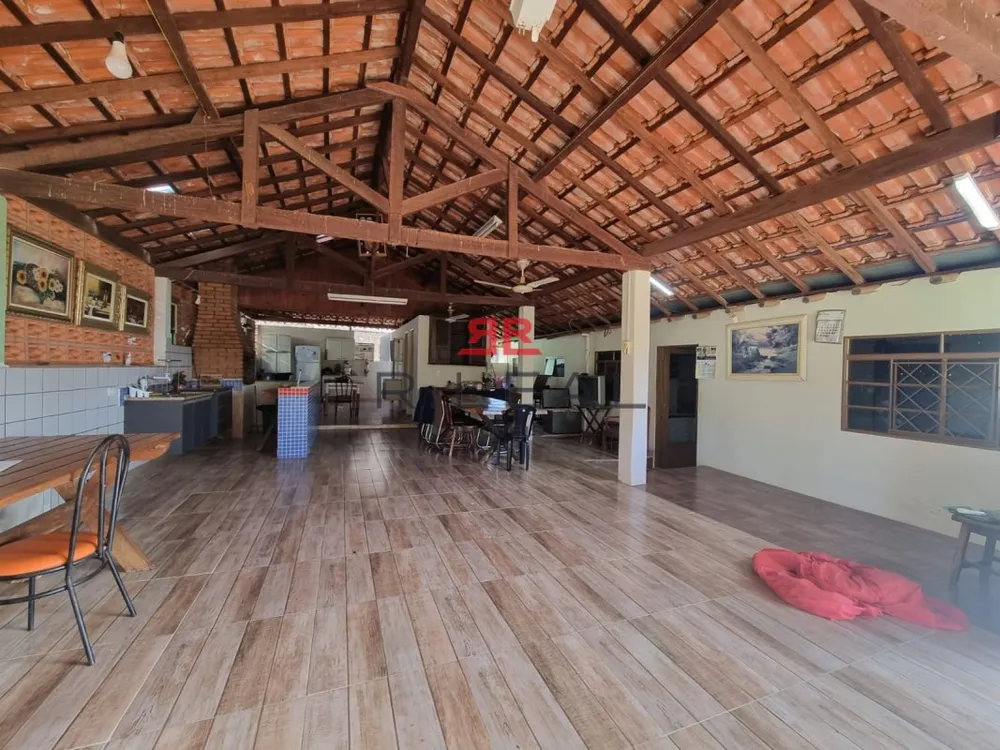 Chácara, 4 quartos, 2500 m² - Foto 1