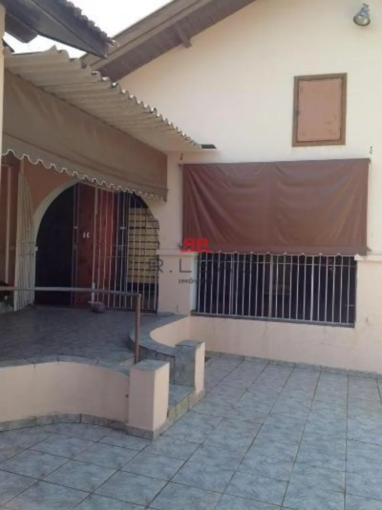 Casa, 3 quartos, 239 m² - Foto 1