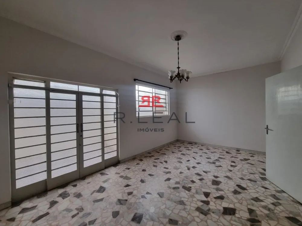 Casa, 4 quartos, 268 m² - Foto 2