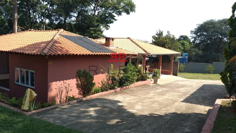Chácara, 2 quartos, 2250 m² - Foto 1