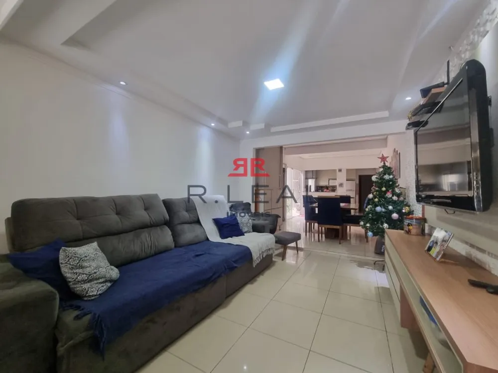 Casa, 3 quartos, 195 m² - Foto 1