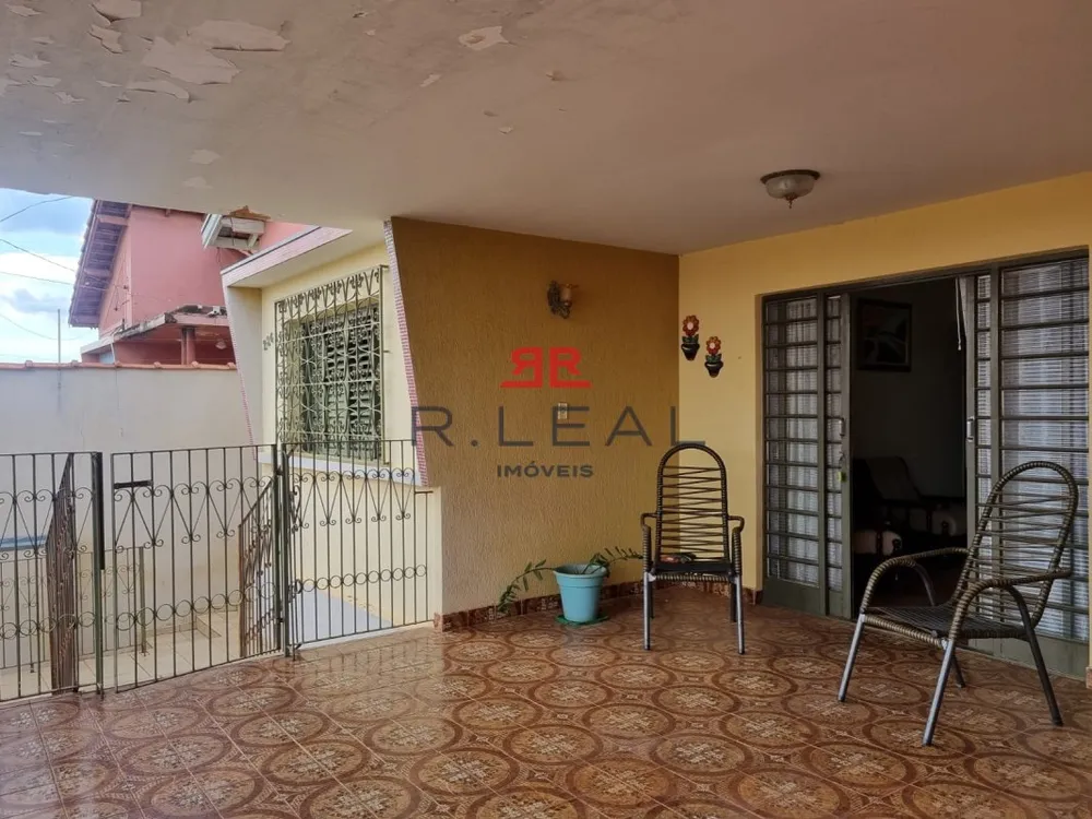 Casa, 4 quartos, 237 m² - Foto 1