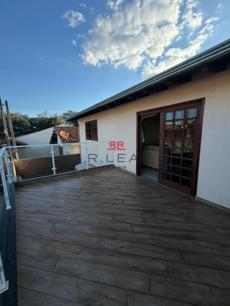 Casa, 3 quartos, 228 m² - Foto 1