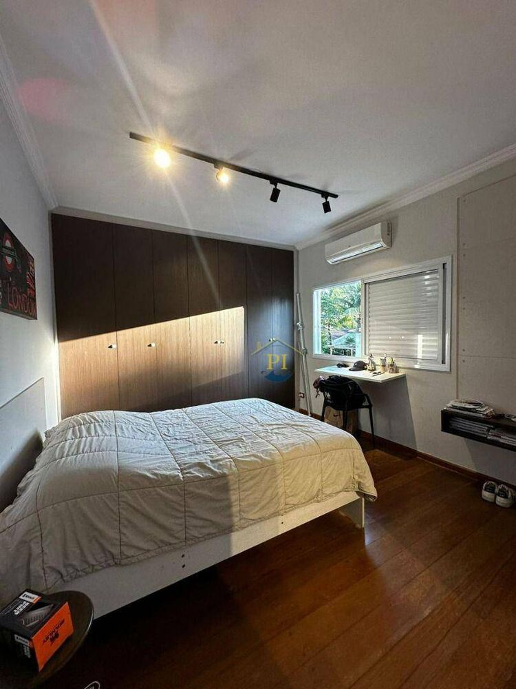 Casa à venda com 4 quartos, 1000m² - Foto 2