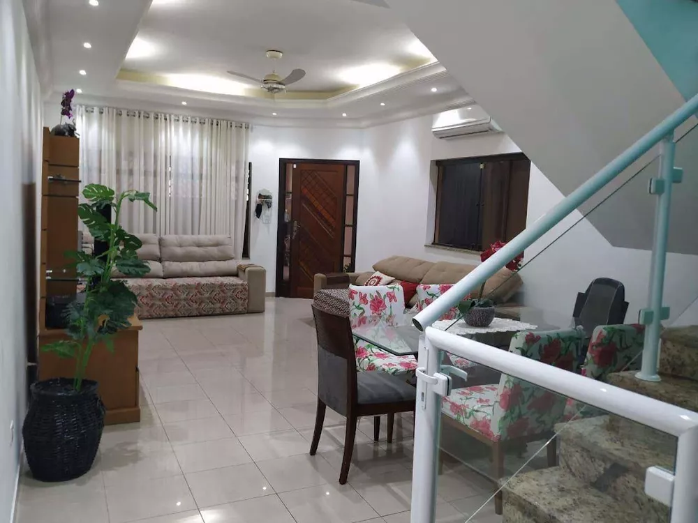 Sobrado à venda com 3 quartos, 181m² - Foto 1