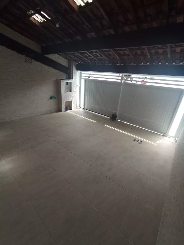 Casa à venda com 2 quartos, 1m² - Foto 2