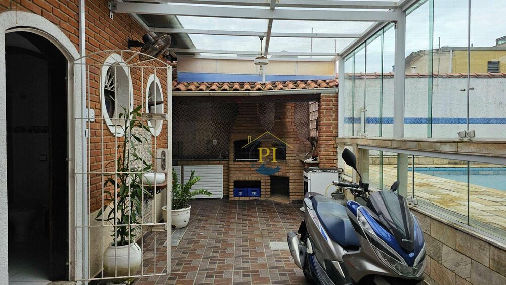 Casa à venda com 3 quartos, 183m² - Foto 1