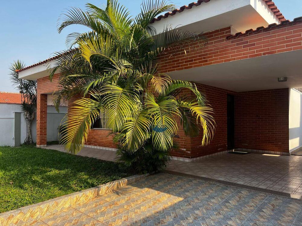 Casa, 3 quartos, 272 m² - Foto 1