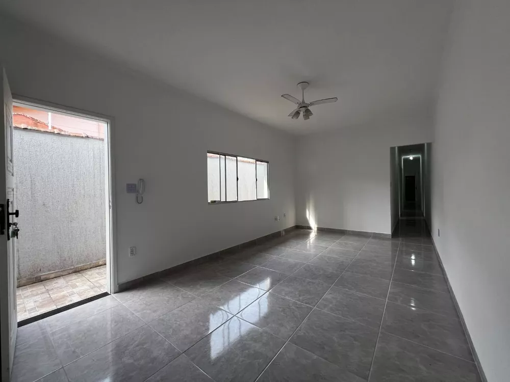 Casa à venda com 3 quartos, 194m² - Foto 4