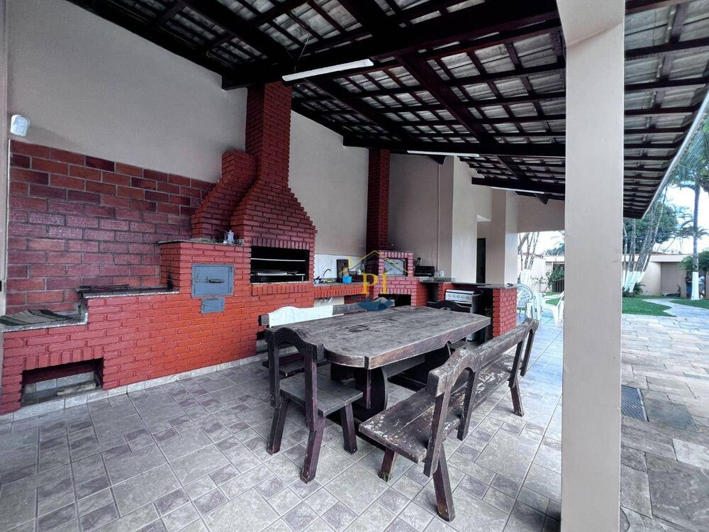 Casa, 3 quartos, 212 m² - Foto 1