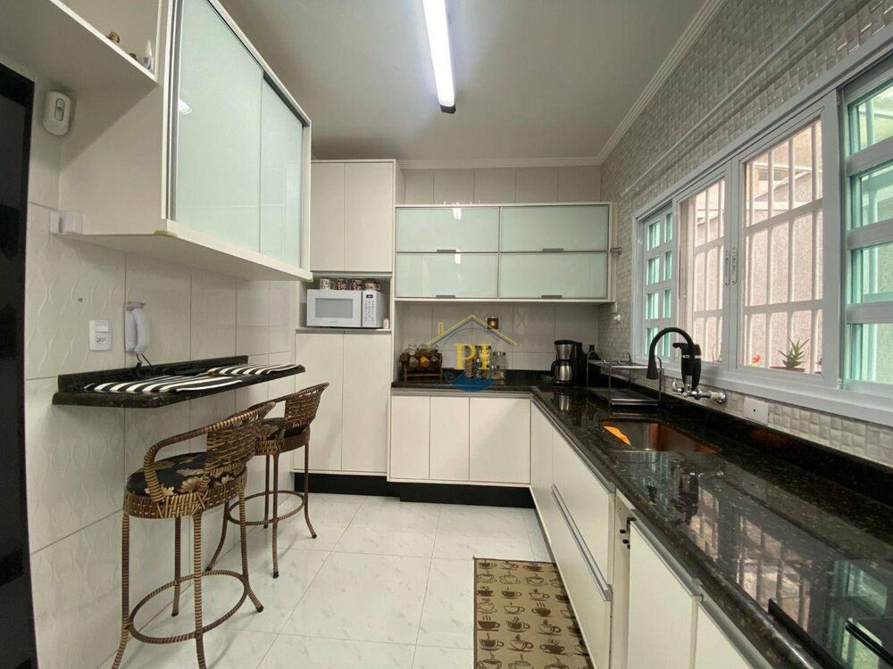 Casa, 3 quartos, 228 m² - Foto 2