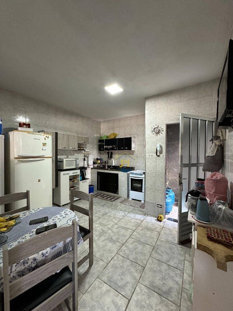 Casa, 4 quartos, 176 m² - Foto 1