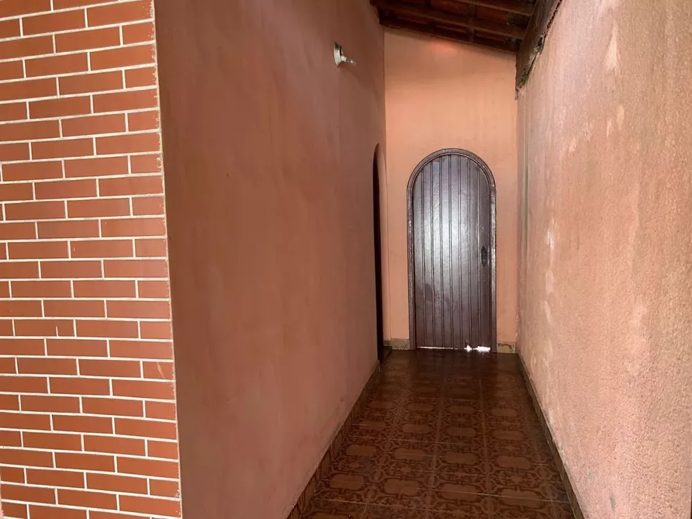 Casa à venda com 2 quartos, 80m² - Foto 1