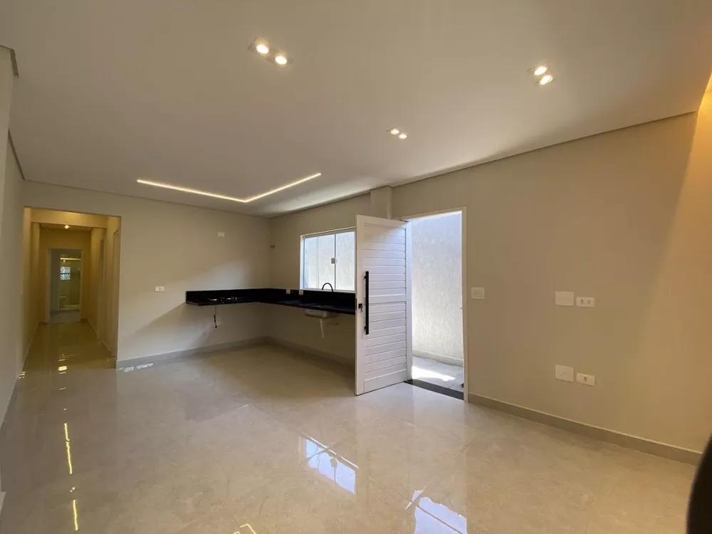 Casa à venda com 2 quartos, 69m² - Foto 1