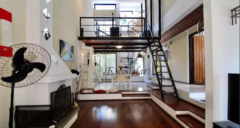 Casa à venda com 5 quartos, 200m² - Foto 1