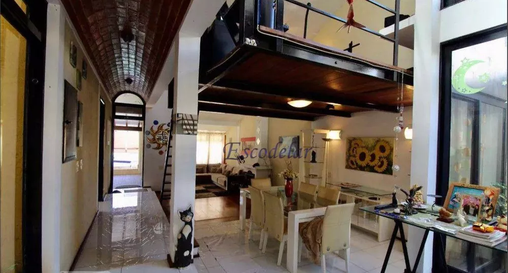 Casa à venda com 5 quartos, 200m² - Foto 2