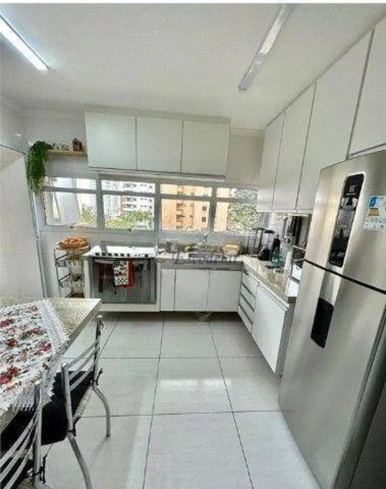 Apartamento à venda com 4 quartos, 220m² - Foto 7